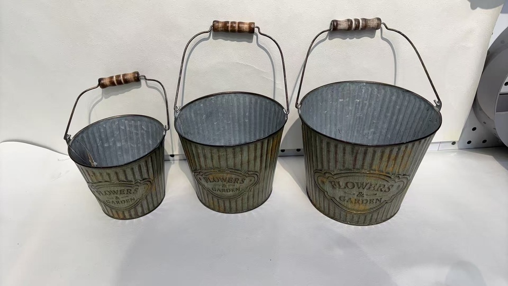 Iron Flower Pot 3-Piece Set:19.2x17.3x14.6cm, 15.5x15.2x13cm, 13.5x13x11.2cm (12 set/ctn)